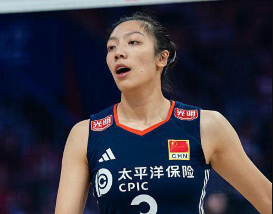 恭喜！中国女排又一21岁奇兵崛起：两大王牌受限，她替补砍11分